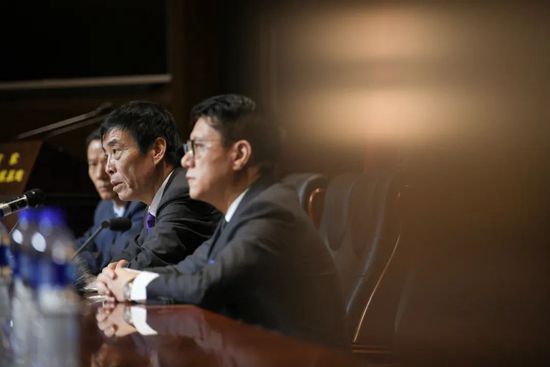 香蕉爱视频