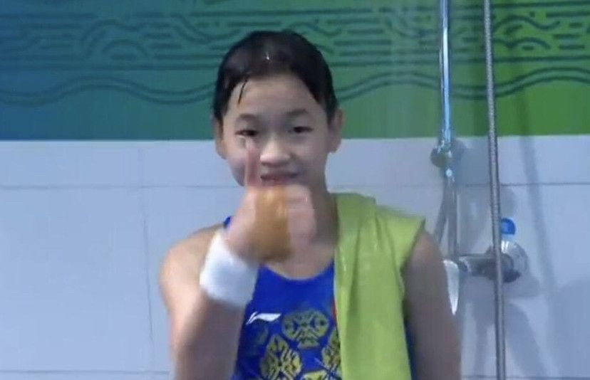 小男孩醒来发现被戴困龙锁